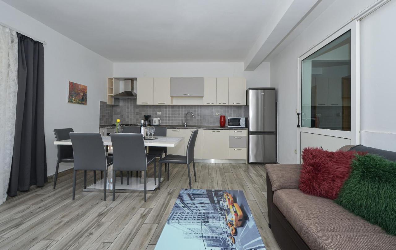 Luciano Apartment Seget Vranjica
