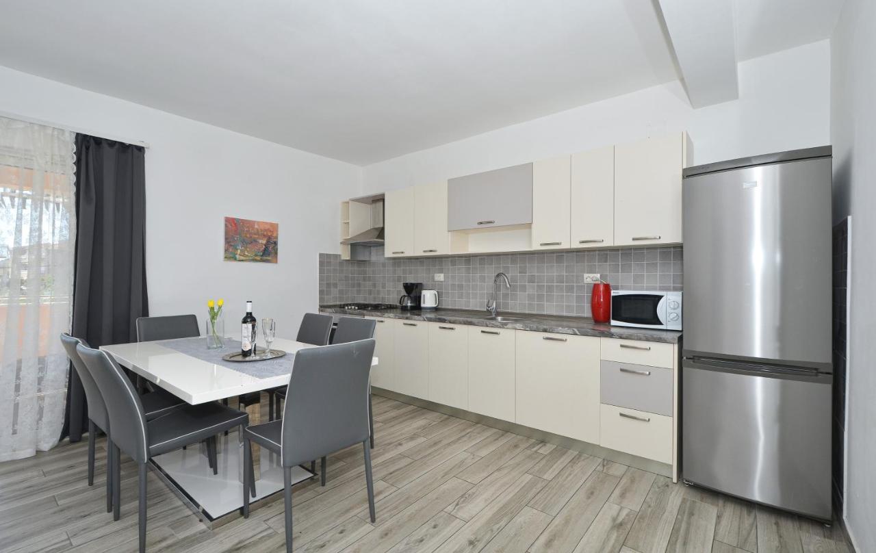 Luciano Apartmán *